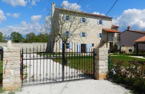 Modrusani Villa | Villa Macini