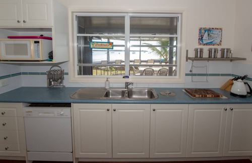Brisbane Waterfront House | Villa Macleay-Beach Front Family Paradise