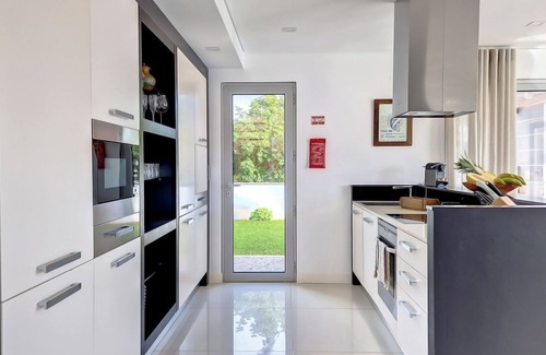 Canico House | Villa Madeira by LovelyStay
