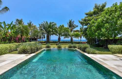 Banjartegehe Villa | Villa Mahkai - 6BR Luxury Beachfront Villa with 3 Pool and Staff