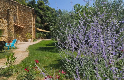 Merindol-les-Oliviers Villa | Villa 'Maison Du Soleil' with Mountain View, Private Pool and Wi-Fi