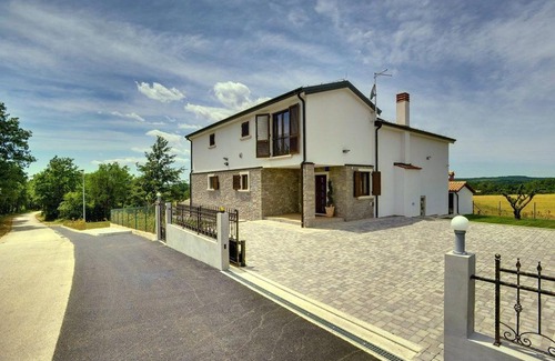 Gracisce House | Villa Mala Halu