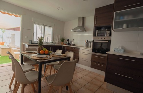 Riba-roja de Turia Villa | "Villa Malihu" Relaxation at a stone's throw from Valencia