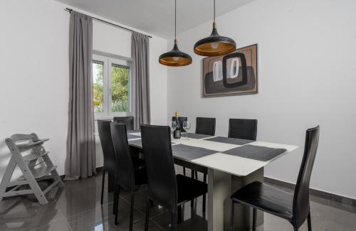 Topid House | Villa Malis