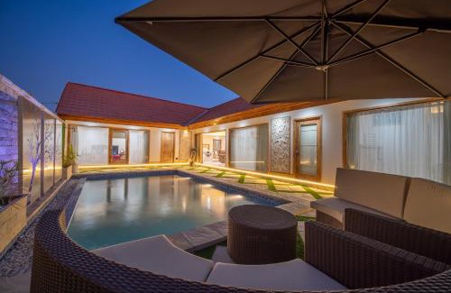 East Sumba Villa | Villa Mamuli - with Private Pool, 3 Bedrooms, Full Kitchen, Billiard, BBQ, Home Theatre