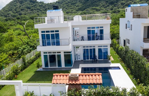 Santa Veronica Cabin | VILLA MANDALAY BEAUTIFUL COTTAGE NEAR THE BEACH