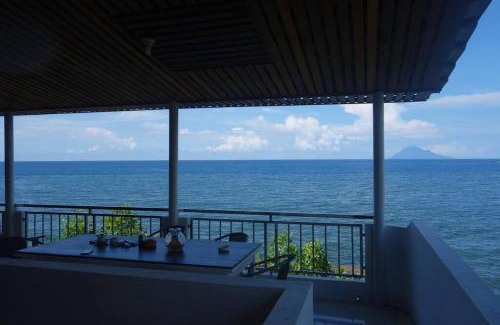 Tanahwangko House | Villa Manja Tanahwangko Ocean-Front Manado