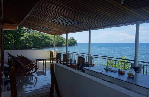 Tanahwangko House | Villa Manja Tanahwangko Ocean-Front Manado