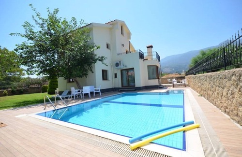 Karavas Villa | Villa Manolya-Garden: Dream vacation right by the sea