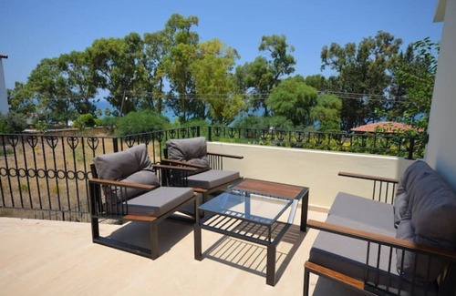 Karavas Villa | Villa Manolya-Garden: Dream vacation right by the sea