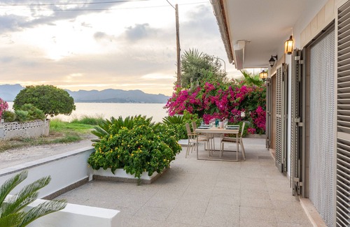 Marina Manresa Villa | Villa Manresa on the beachfront by Mallorca Charme