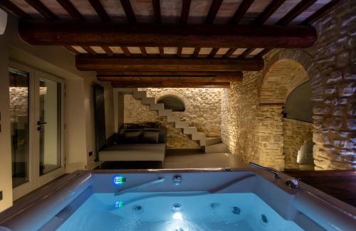 Croce Villa | Villa Maracci