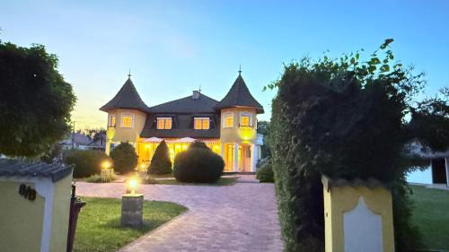 Gunaras Villa | Villa Maranga