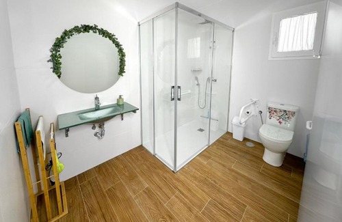 Este-Alcosa-Torreblanca House | Villa Maravilla