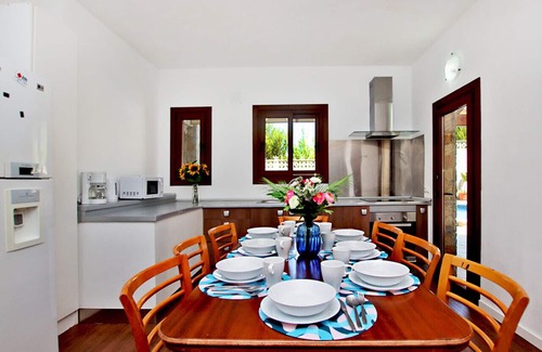 Les Meravelles Villa | Villa Maravillas next to the beach with a pool, garden and terraces