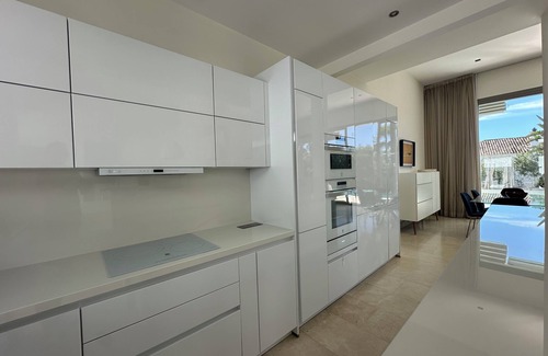 Benahavis Villa | Villa Marbella 5 bedrooms, Pool, 8min Puerto Banús & Beach