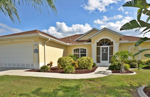 Rotonda Lakes House | Villa Marco, Sleeps 5, Private Heated Spa & Sunbathing, Rotonda, Florida