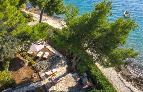 Seget Vranjica Villa | Villa Mare */Luxury holiday house on the beach in Vranjica (Trogir Riviera)