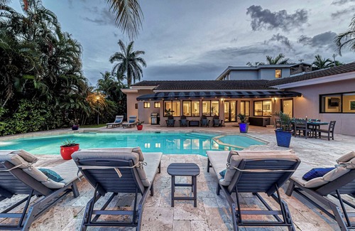 Idlewyld House | Villa Marea - Heated Pool, Spa & Water Views
