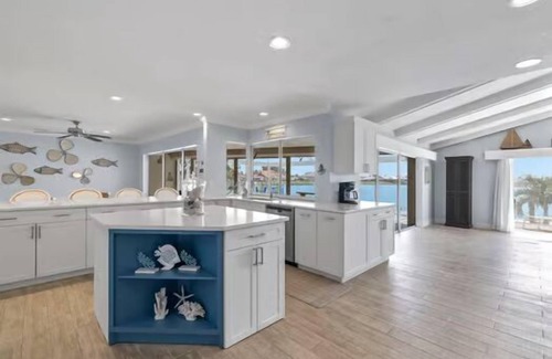 Eight Lakes House | Villa Margarita - 4 Bedroom w/Beautiful Lake View and Gulf Access!