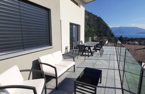 Dervio Villa | Villa Mari, detached villa with magnificent garden view