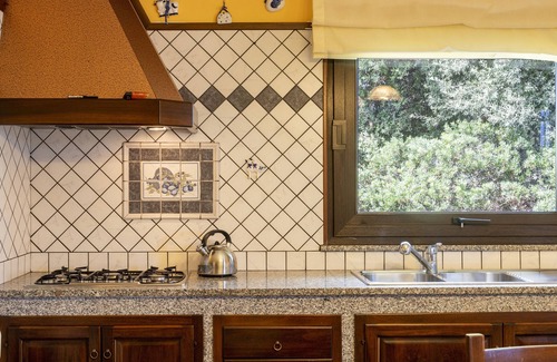Campanedda House | Villa 'Maria Antonietta' with Private Garden & Wi-Fi