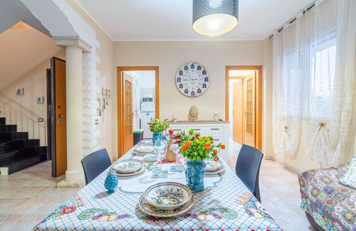 Floridia Villa | Villa 'Mariavittoria' with Sea View, Wi-Fi and Air Conditioning