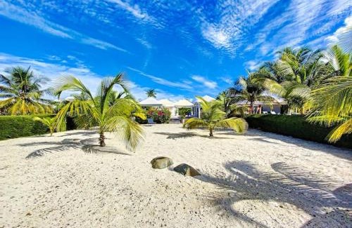 Nettle Bay Villa | Villa Marie, swimming pool, beach, pontoon and jacuzzi, all private