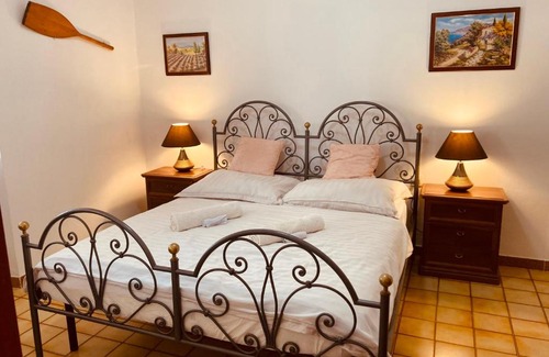 La Ciaccia Apartment | Villa Marina - 100m from sea Apartment with pergola