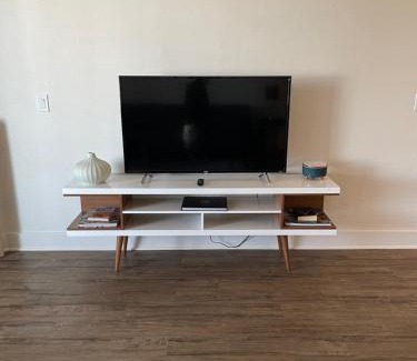 Marina del Rey Apartment | Villa Marina - Luxe, Spacious, Gated, 2 Master Suites in TRUE Marina Del Rey