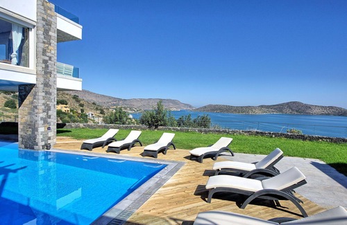 Mavrikiano Villa | Villa Marina - Seaview Villa with private pool for holiday rental in Crete