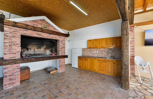 Benkovac Villa | Villa Marinić with heated pool and entertainment room