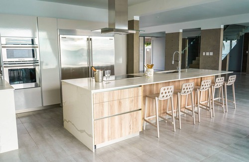 Carenero House | Villa Mariposa Private Luxury Beach Waterfront