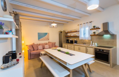 Logaras House | Villa Maritina: 4 villas, 19pax, 4pools+Jacuzzi, sea views, Punda Beach Paros