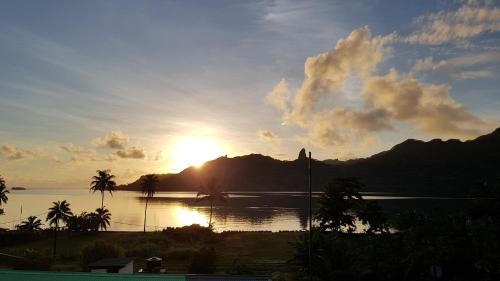 Huahine Villa | Villa Maroe (étage entier, deux chambres, salle de bain et cuisine)