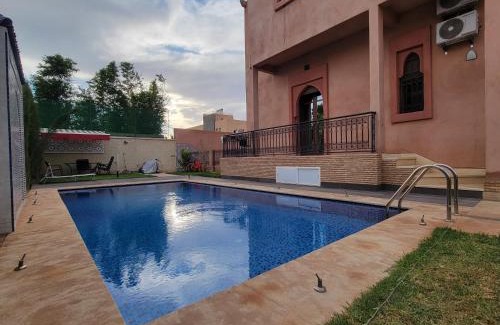 Menara Villa | Villa Marrakech Rimass - 6 Chambres Dont 5 Suites Luxe, Piscine Privee & Jardins