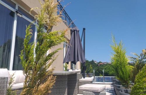 Avren Villa | Villa MARRON