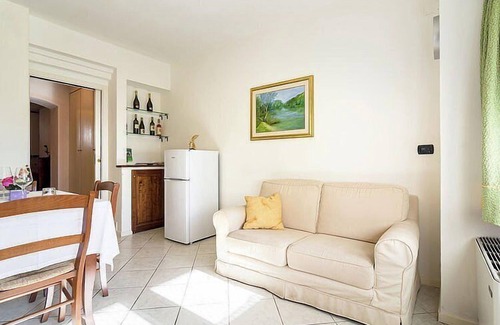 Miane House | Villa Marsica D: An elegant and welcoming apartment that is part of a villa immersed in a splendid landscape, in the heart of a wonderful little town, with Free WI-FI.