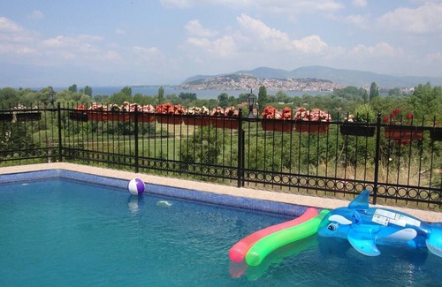 Pestani Apartment | Villa Marta Green - Easy Access to the Lake and Mountain With Stunning Views