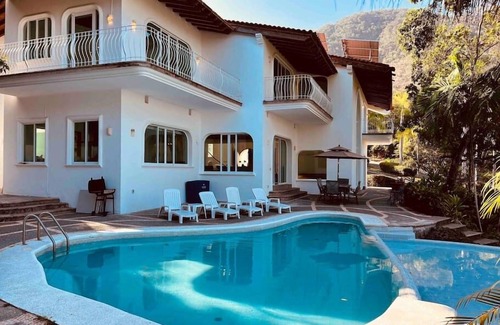 South Shore Hotel Area Villa | Villa Martha Garza Blanca with Chef & Full Staff