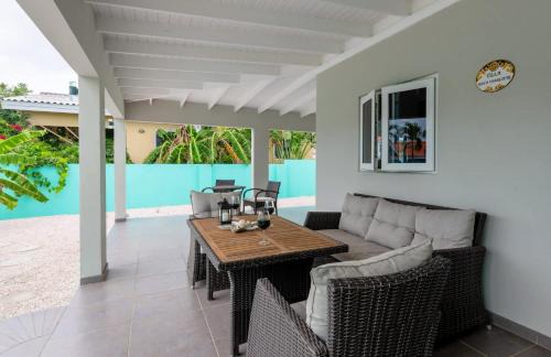 Barber House | Villa Maya