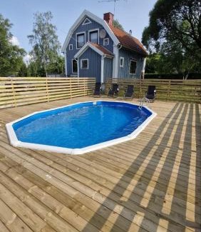 Hallefors House | Villa med pool i närheten av Örebro