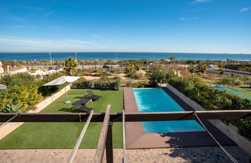 Els Arenals del Sol Villa | Villa 'Mediterranean Beach' with Sea View, Wi-Fi and Air Conditioning