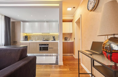 Hollerich Apartment | Villa Medici 21 One-Bedroom Apartment with Spa Bath