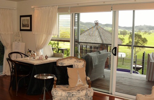 Forbesdale Bed & Breakfast | Villa Medici - Bed and Breakfast - Couples - HamptonnSTRA-4614nQTA-BSTAR-1507