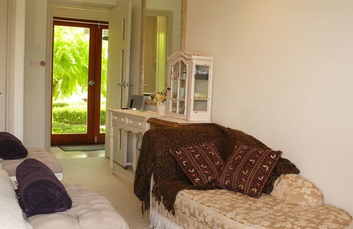 Forbesdale Bed & Breakfast | Villa Medici - Bed and Breakfast - Couples - HamptonnSTRA-4614nQTA-BSTAR-1507