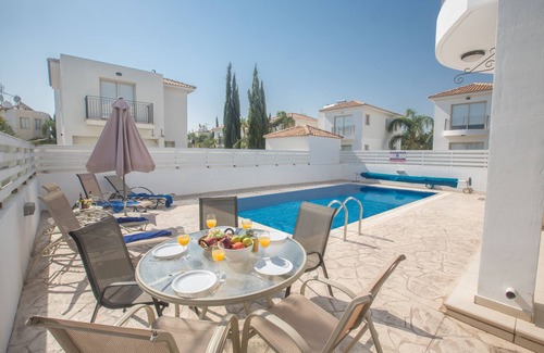 Pernera Villa | Villa Megan,modern 3bdr Villa,close To The Beach