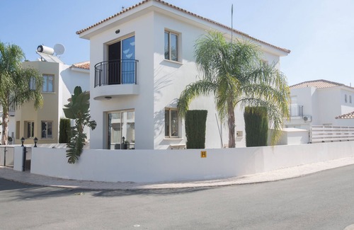 Pernera Villa | Villa Megan,modern 3bdr Villa,close To The Beach