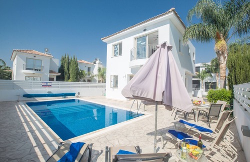 Pernera Villa | Villa Megan,modern 3bdr Villa,close To The Beach