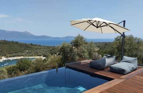 Katomerion Villa | Villa 'Meganisi' with Sea View, Wi-Fi and Air Conditioning
